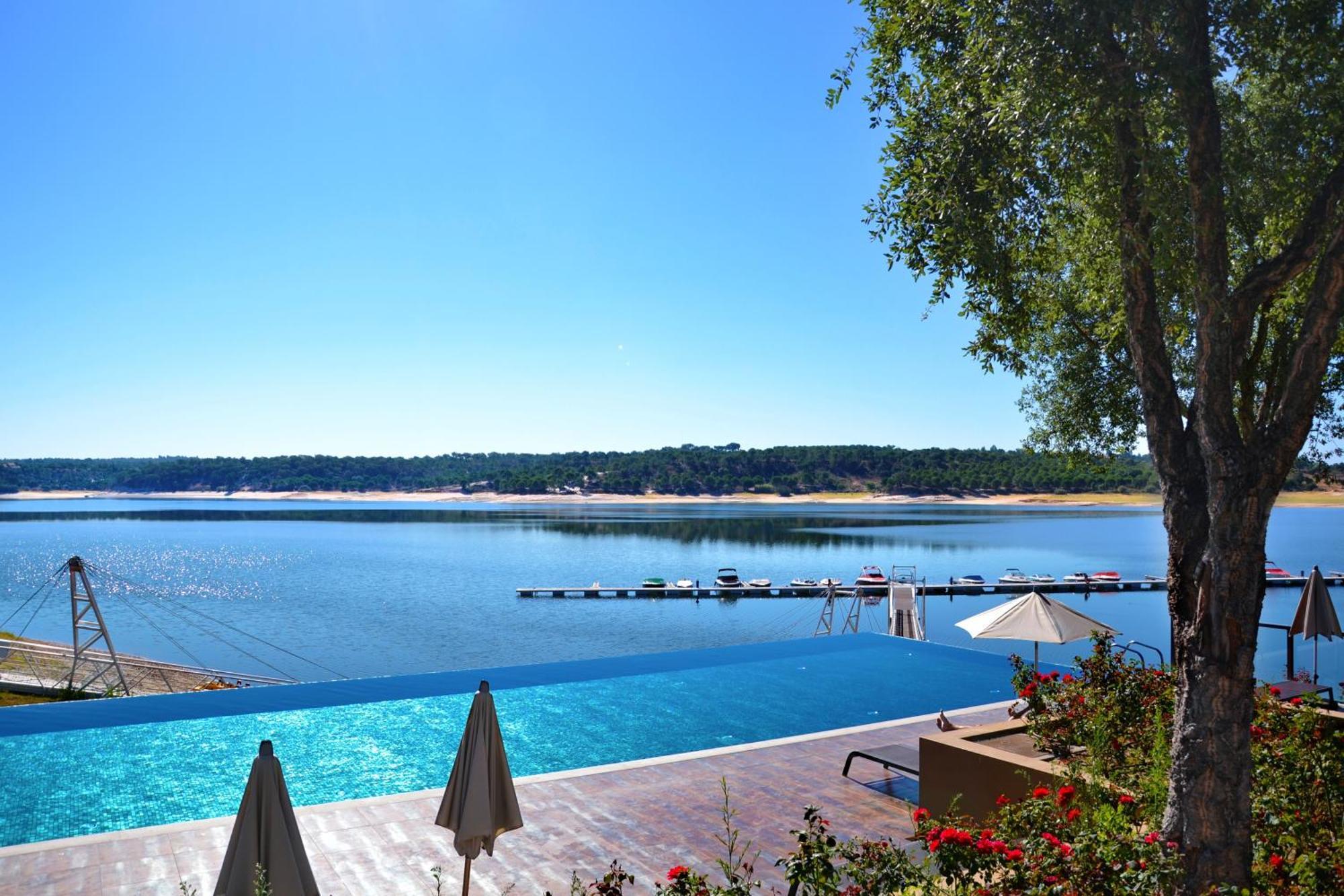 Ap Lago Montargil - Conference & Spa Exterior photo View of the lake